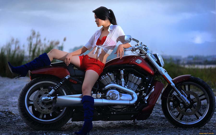 Beautiful girls and motorcycles in San Luis