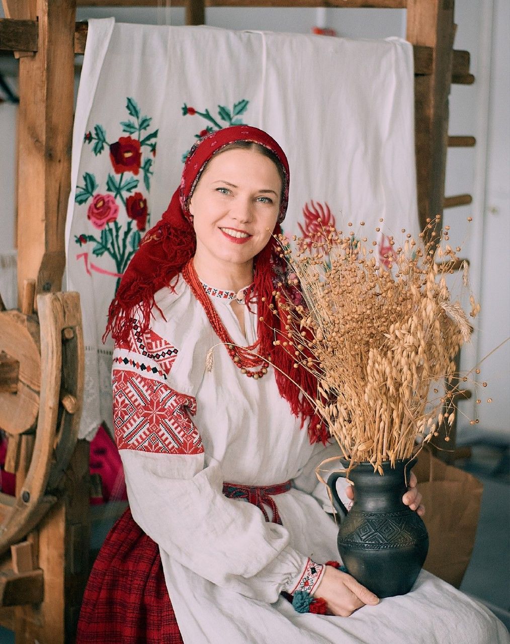 Women in Slavic costumes in San Luis