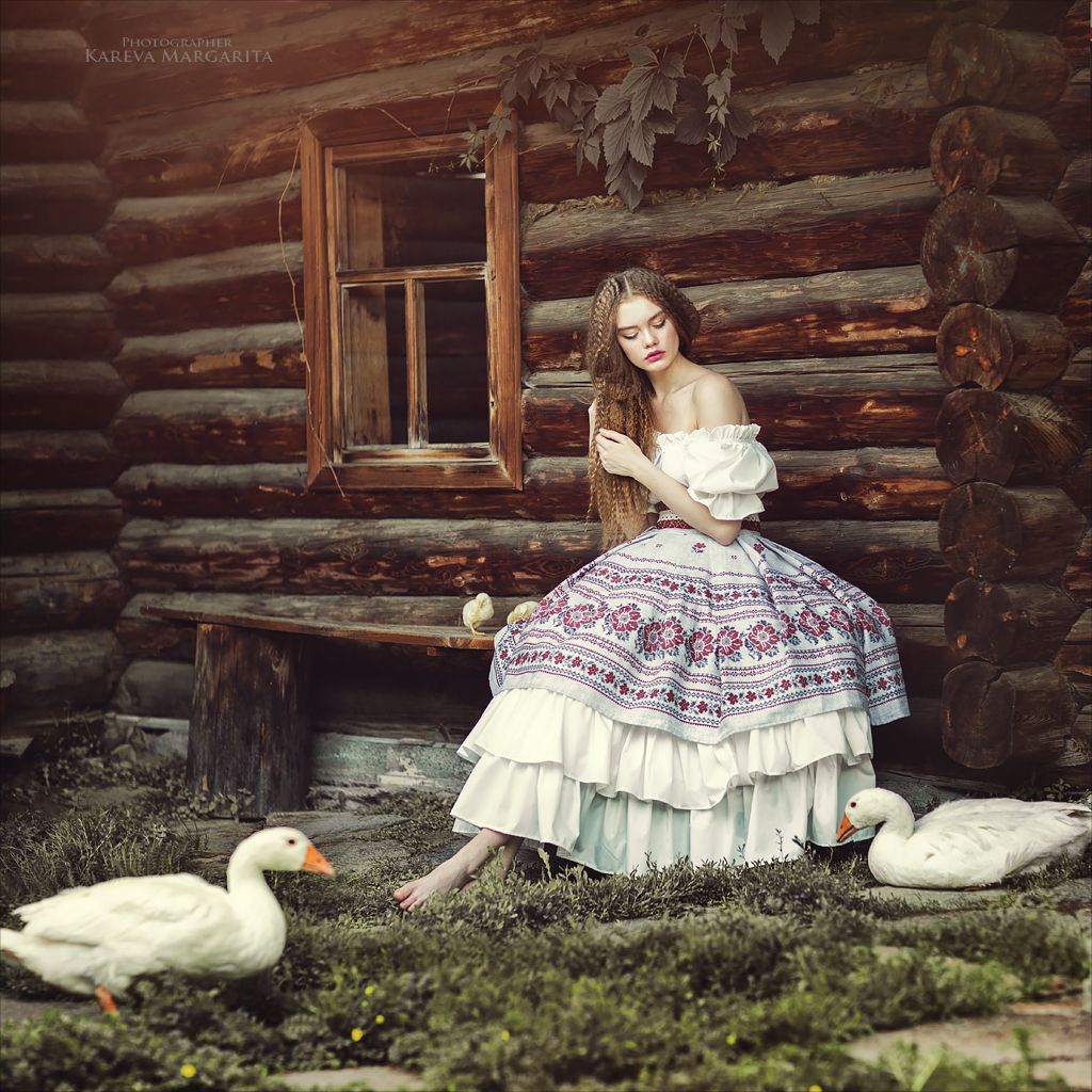 Women in Slavic costumes in San Luis