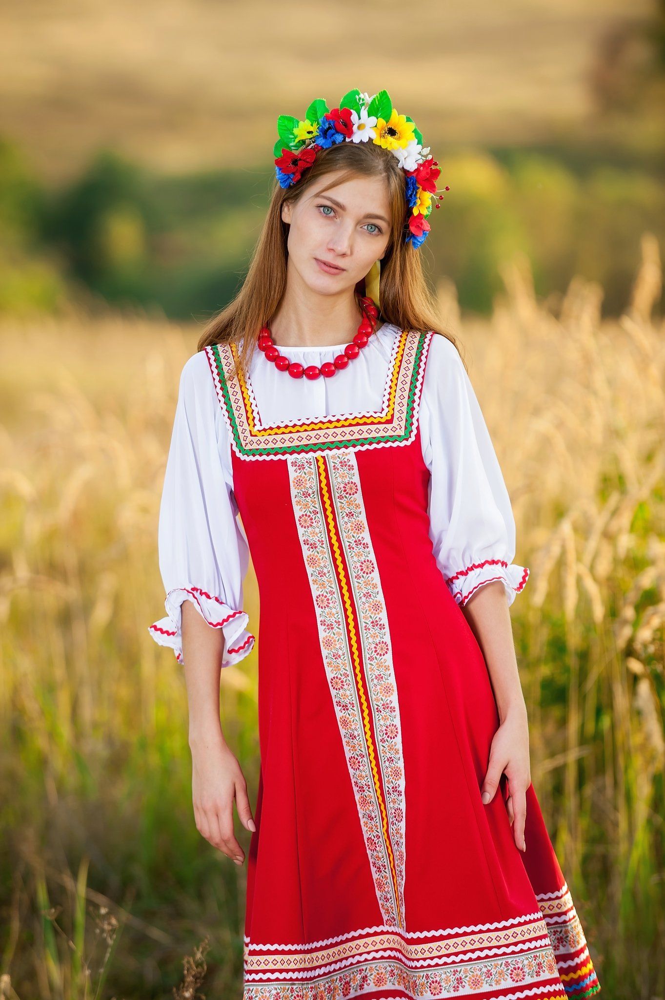 Women in Slavic costumes in San Luis