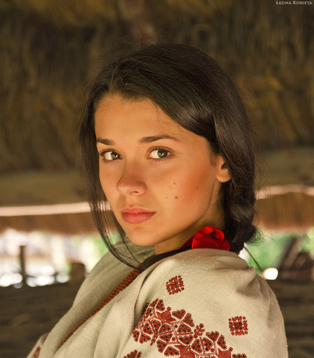 Girls in Slavic costumes in San Luis