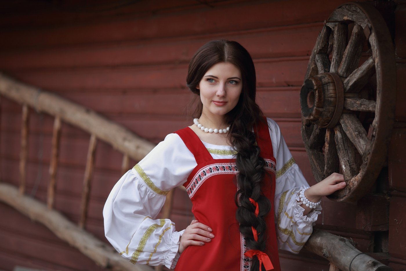 Girls in Slavic costumes in San Luis