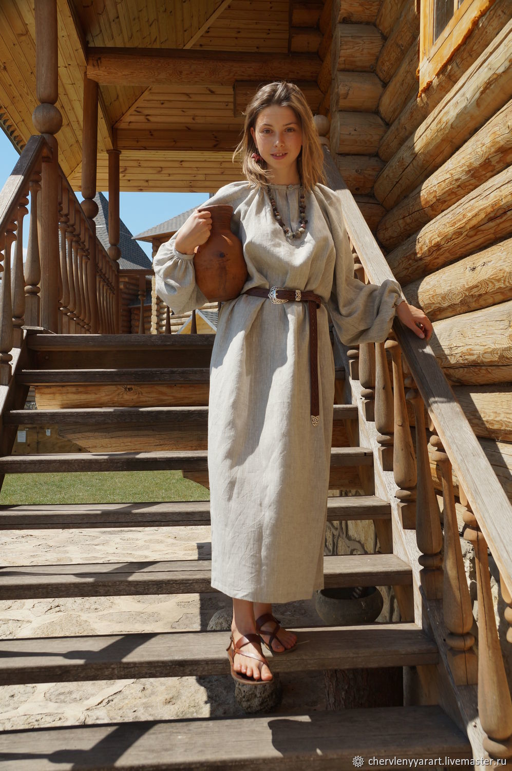 Girls in Slavic costumes in San Luis