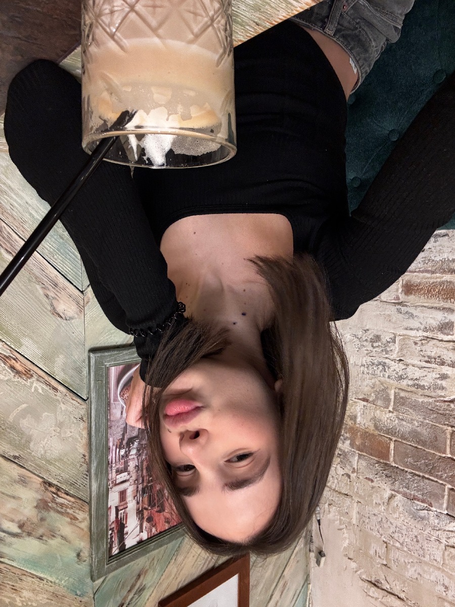 Fresh photos, fresh mood — Tina online in San Luis